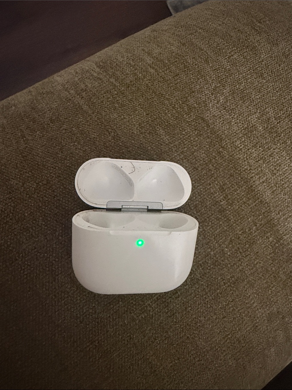 Apple AirPods 4 Charging Case A3059 – Case Only – No Earbuds
